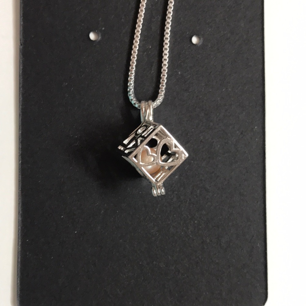 Vantel Pearls Love Box cage necklace